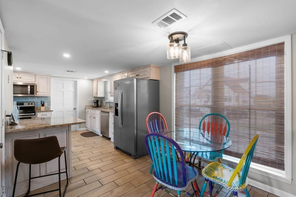 Sunset Daze Kitchen Table Seats 4