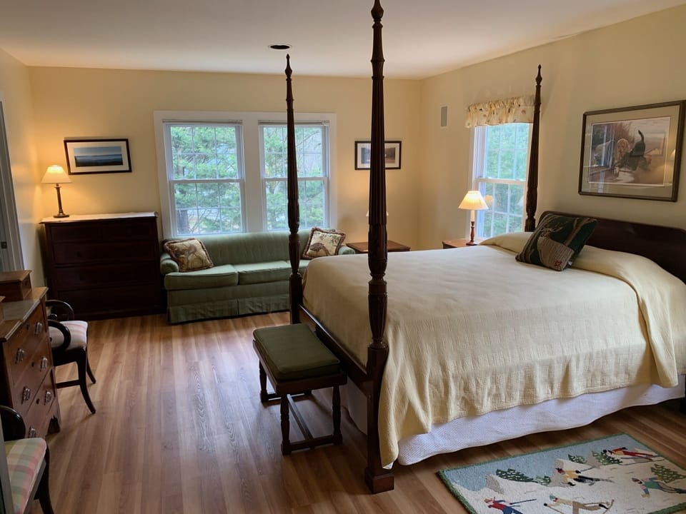 Master with Queen Bed