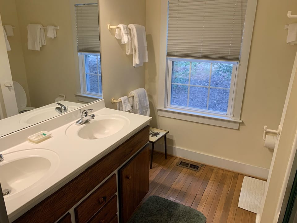 Shared Bath for Bedrooms 2 & 3