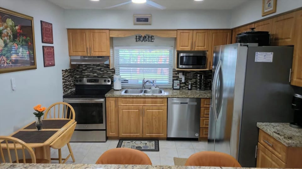 Eat-in Kitchen