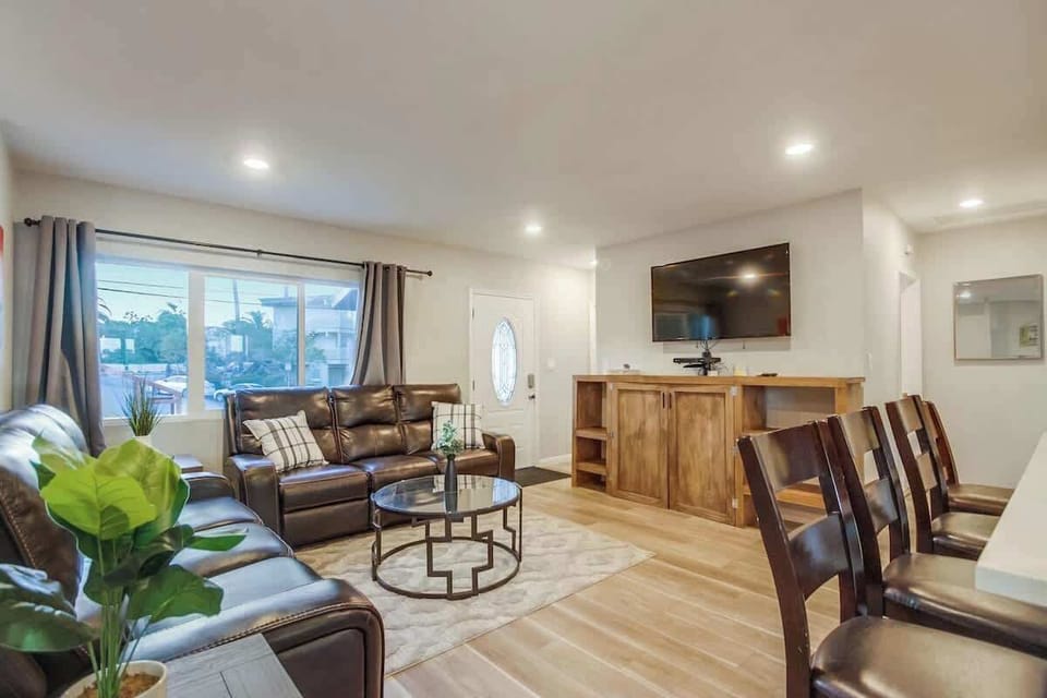Relax in the spacious living room, which features cozy couches for everyone and comfy bar stools at the breakfast bar—perfect for enjoying meals or chatting with loved ones!