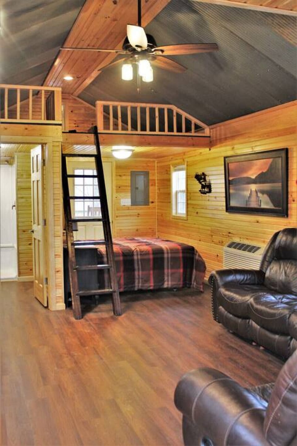 Studio Layout, queen bed + queen bed in loft