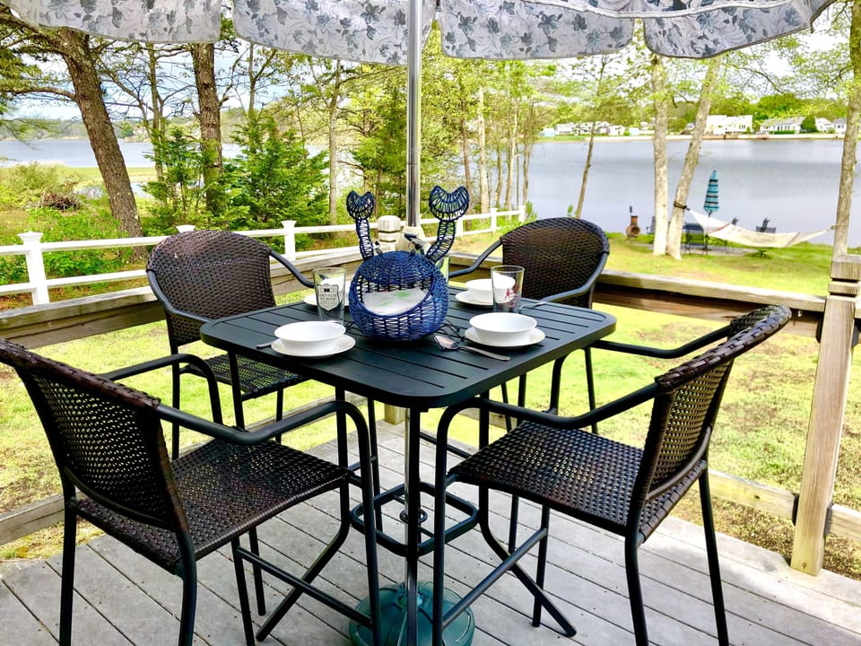 Patio table for 4 with umbrella and panoramic views. 