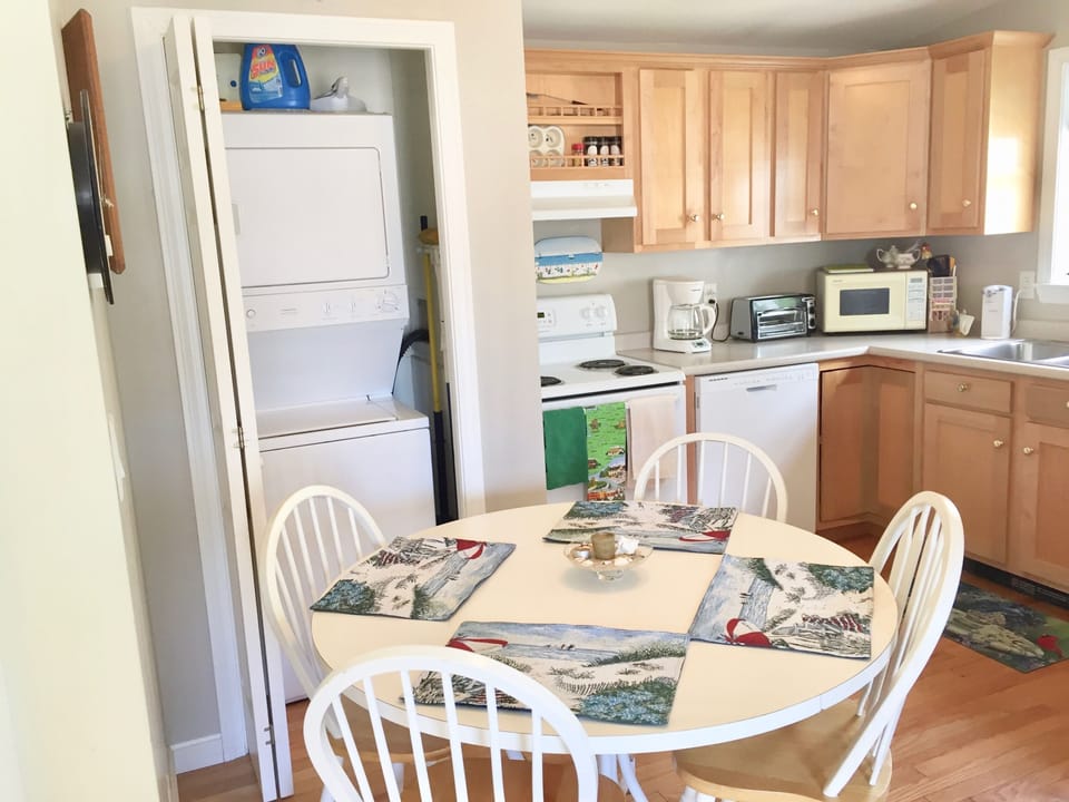 Washer/Dryer with detergent, /Dishwasher/Stove/ Fridge New Microwave
