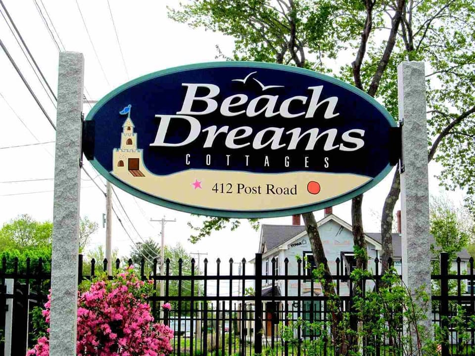 1 mile to several Wells and Moody Ogunquit beaches
