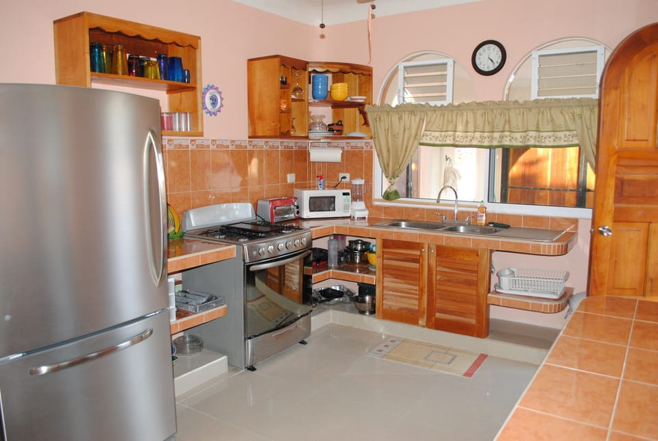 CMae kitchen - Casa Mae well equipped kitchen
