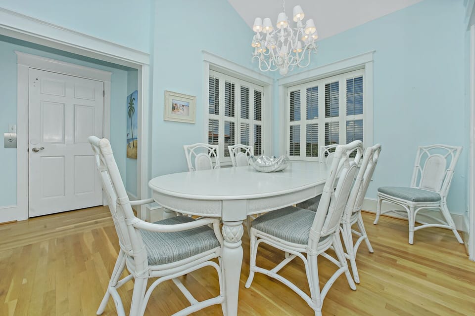 52 S. Grande - Blue Mountain - Third Floor - Dining Area