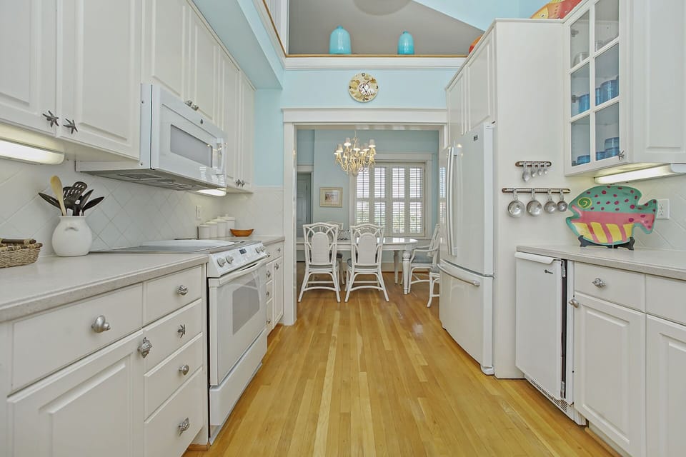 52 S. Grande - Blue Mountain - Third Floor - Kitchen