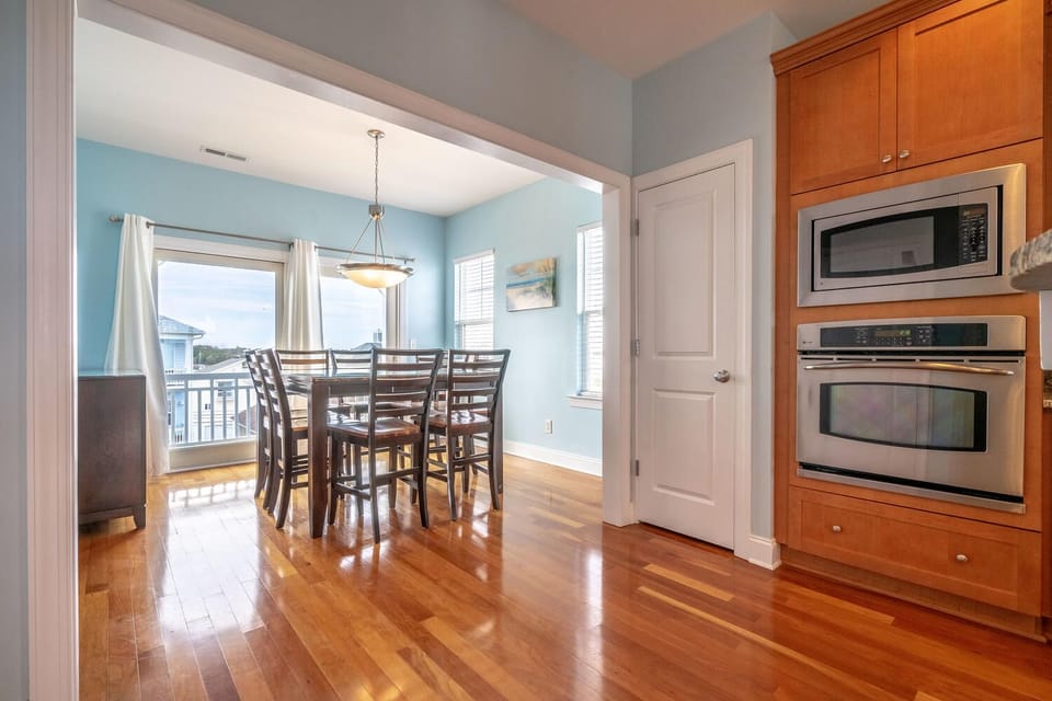 Dock Holiday-Dining Room