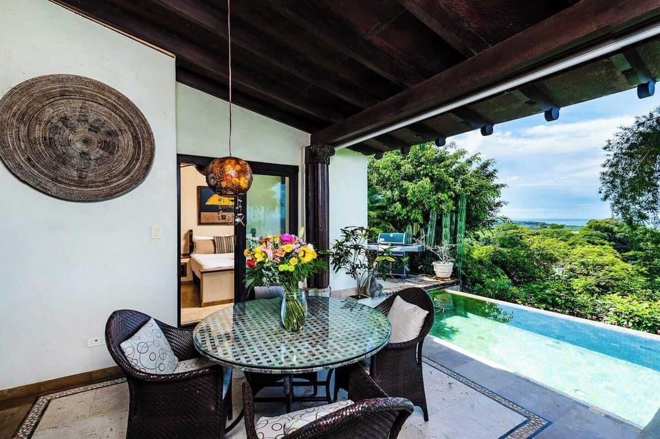 Perfect for group stays, this outdoor table offers a space for games, snacks, and relaxation in Tamarindo.