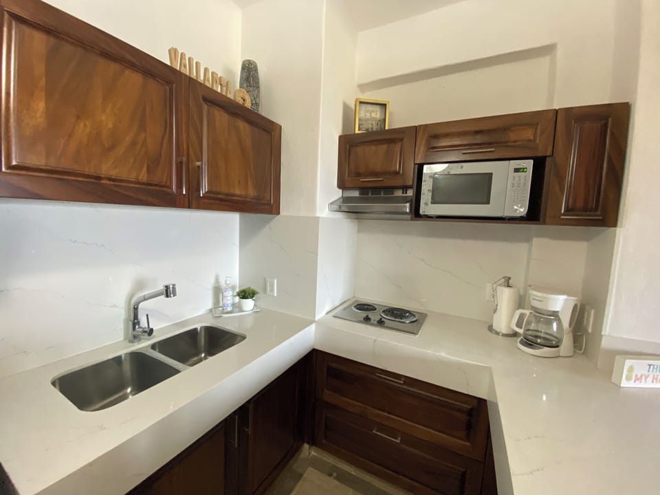 The newly remodeled kitchen is equipped with everything that you may need! 