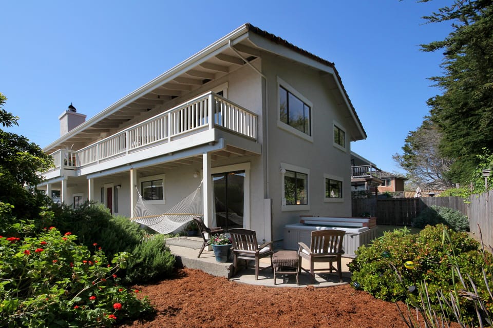 700 sq. ft. deck & enclosed yard with hammock and spa. 