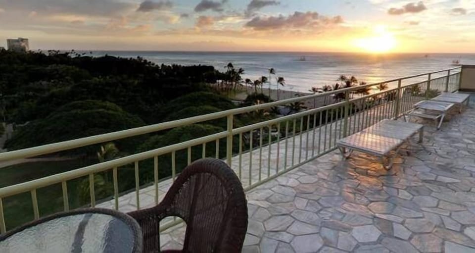 Another perfect Hawaiian sunset from the roof deck