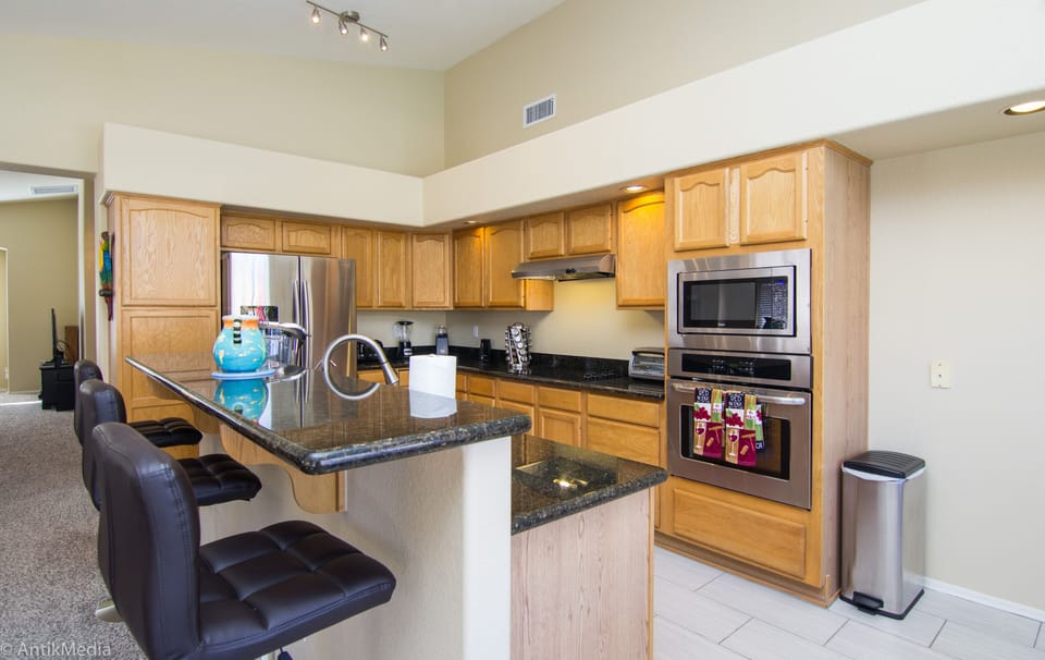 Fully Equipped Kitchen with Reverse Osmosis Filtered Drinking Water.