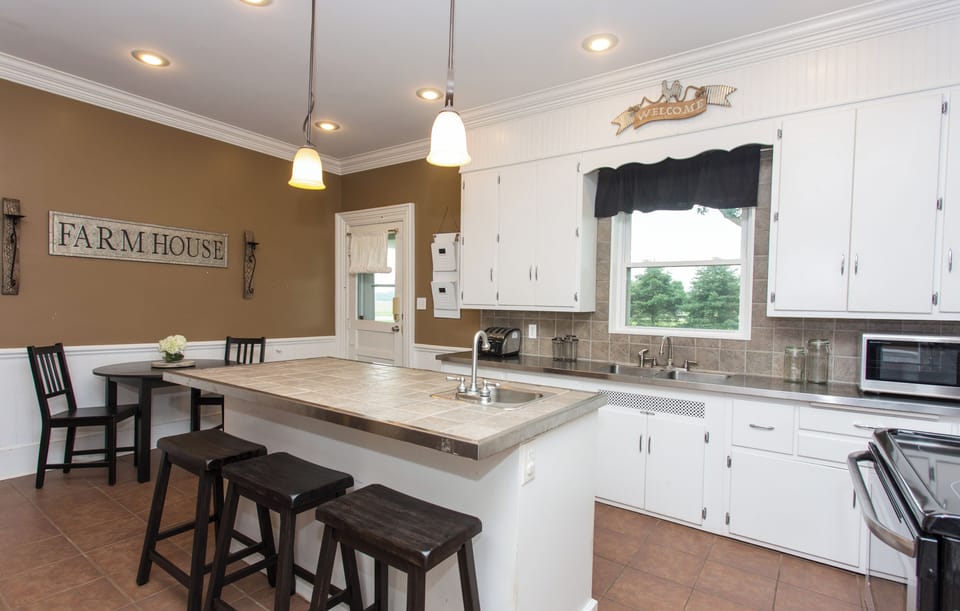 Fully Remodeled Kitchen