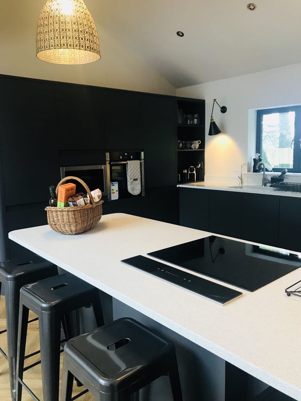 Kitchen all new and glossy 