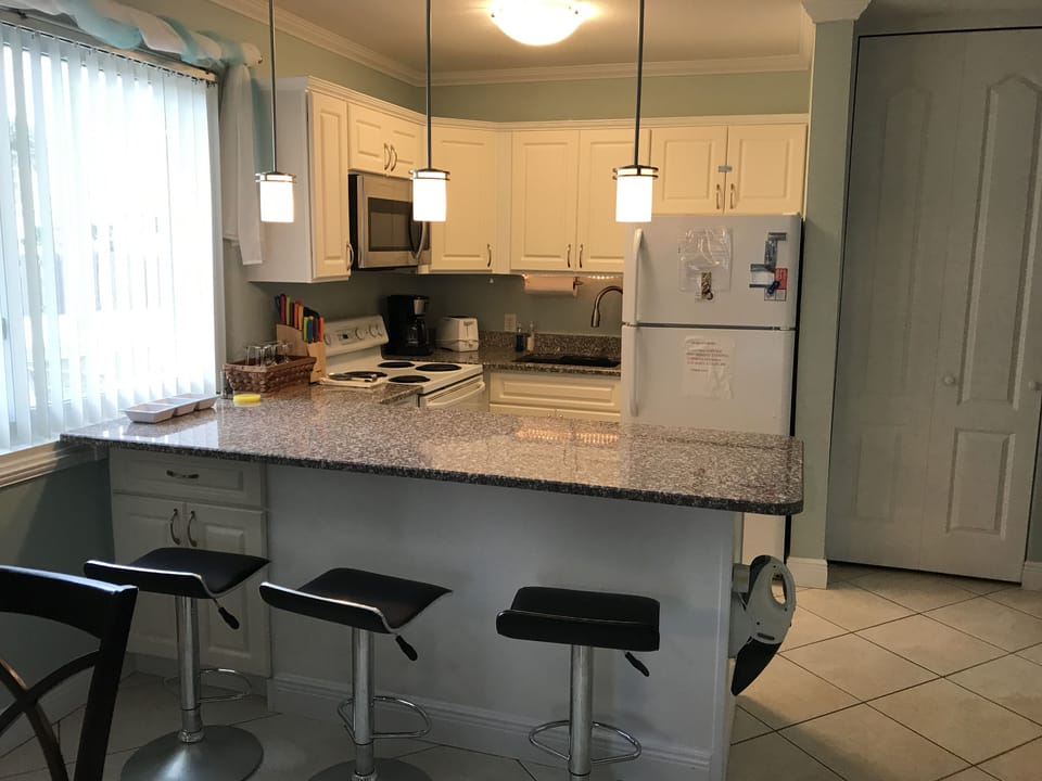 Large Unit#2-Fully Equipped Kitchen-Granite countertops, Plenty cabinets-Pantry