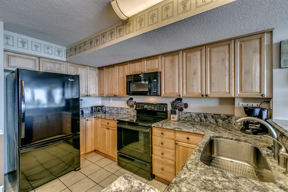 Full size kitchen.