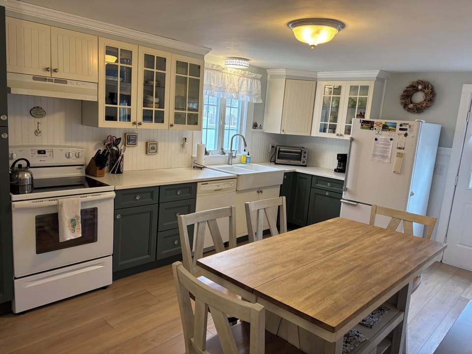Newly Renovated Kitchen!