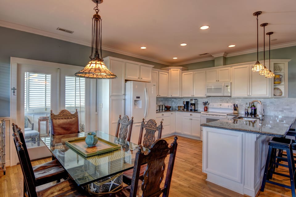 Spacious Kitchen for cooking in!