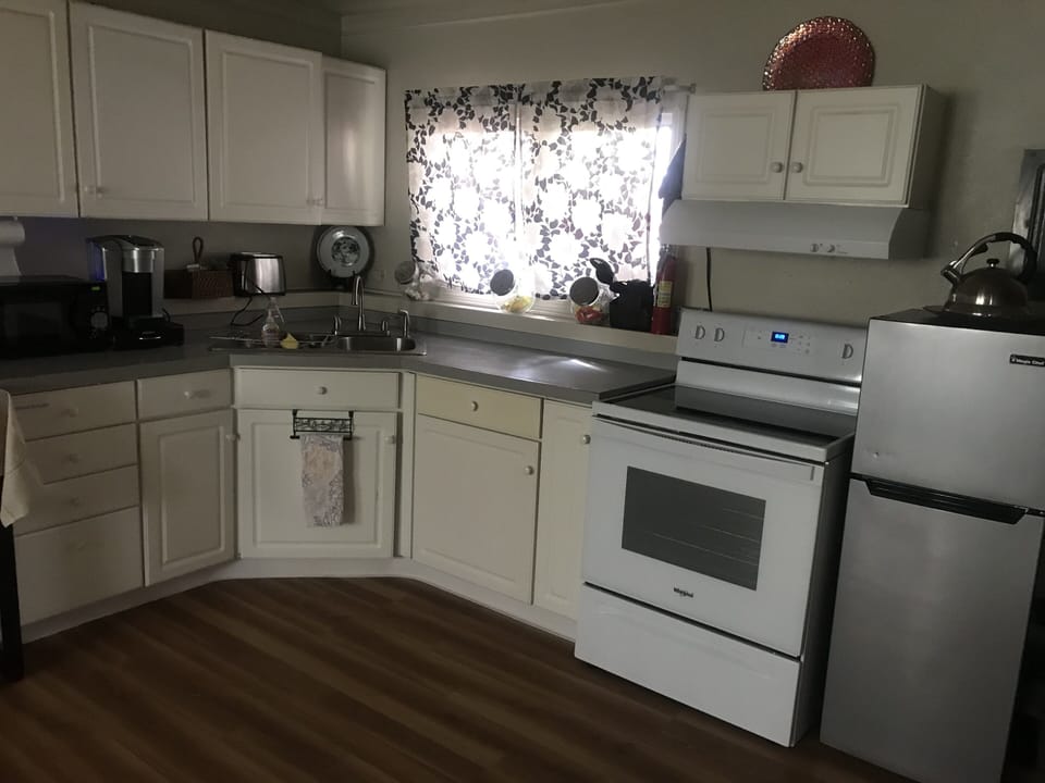 Full kitchen 