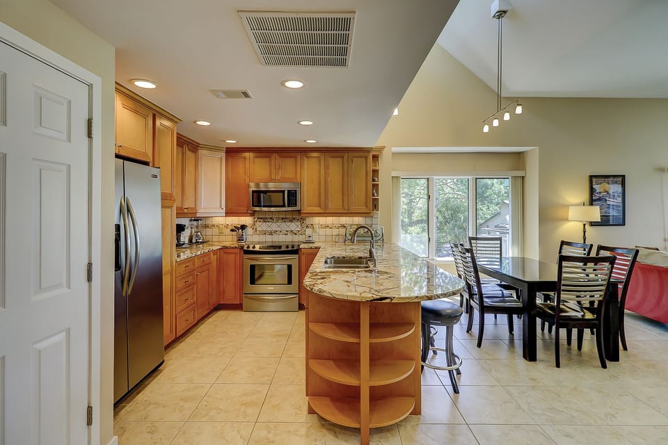 Kitchen/Dining Area
