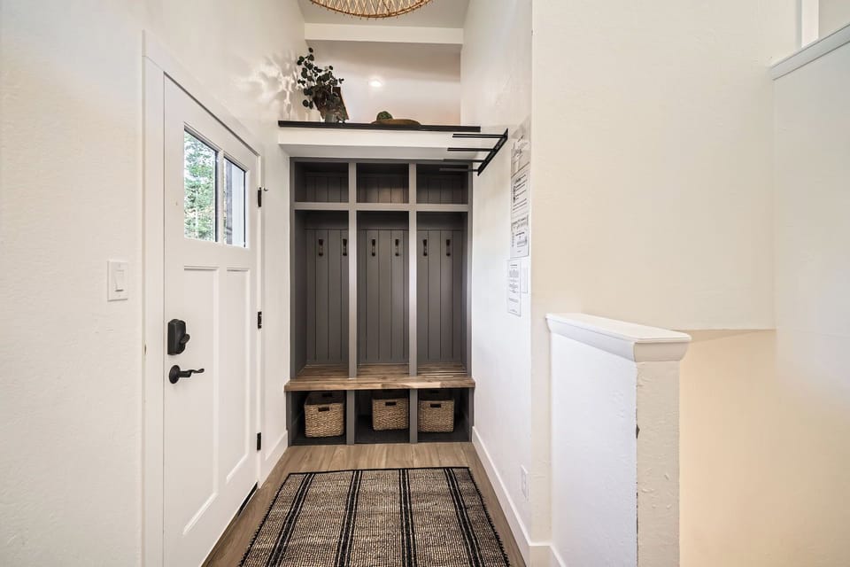Convenient ski storage right by the door—hit the slopes hassle-free and keep your gear safe and dry!