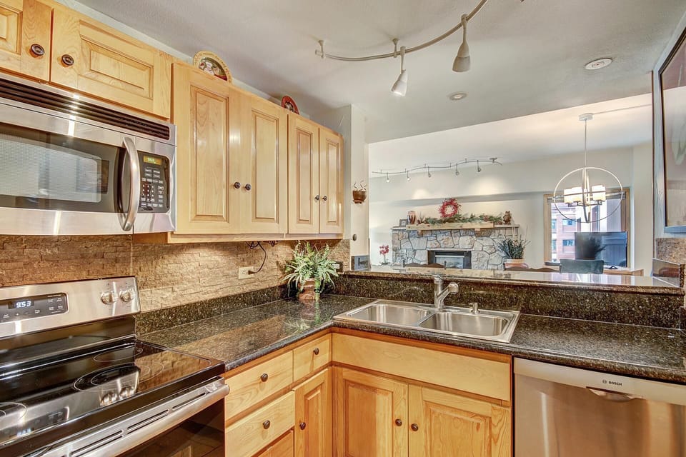 Stainless steel appliances w/ quiet Bosch dishwasher