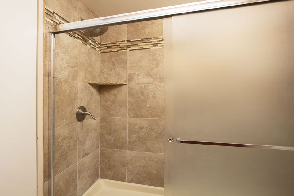 Sands of Kahana 318 Master Shower