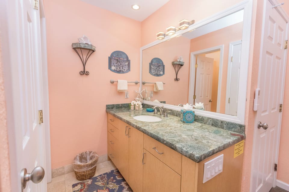 Kahana Sunset D11 - Bathroom
