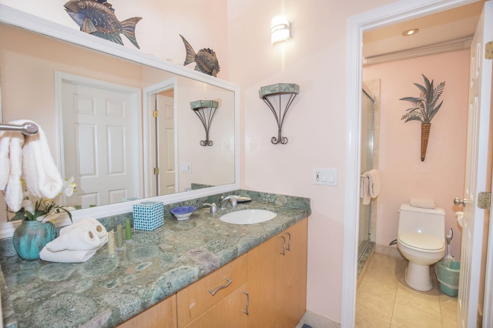 Kahana Sunset D11 - Bathroom