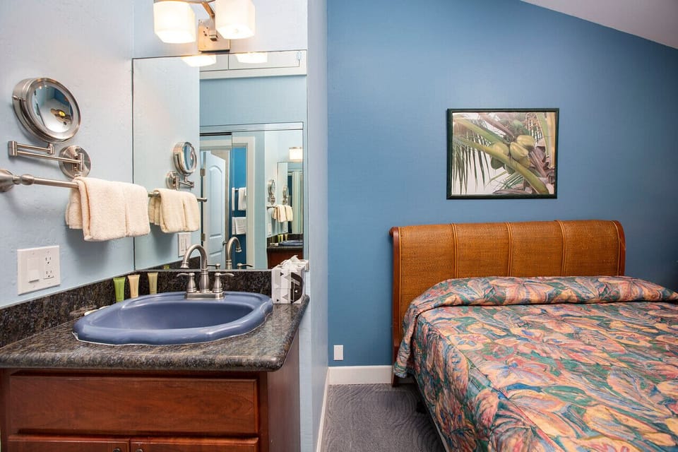 Kahana Sunset D6- Vanity Sink in Guest Bathroom