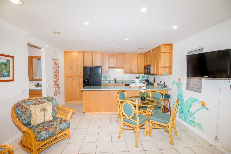 Kitchen & Dining table