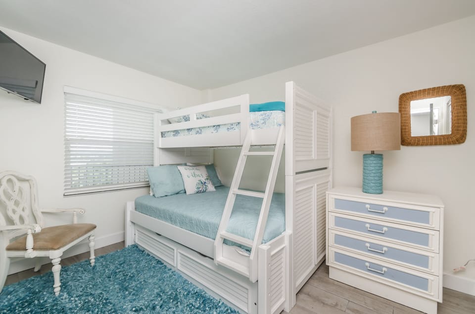 Twin over double and a pull out trundle bed.  Large closet space too.