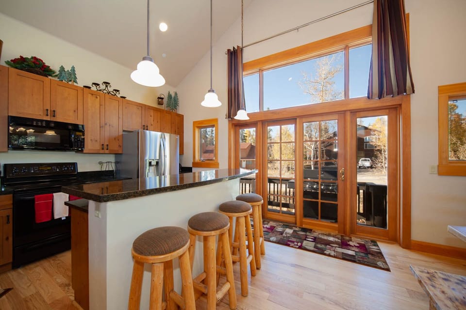 Grill on front balcony!