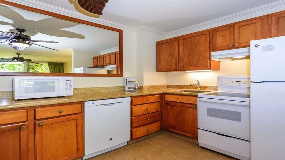 Napili Shores D127 kitchen 1
