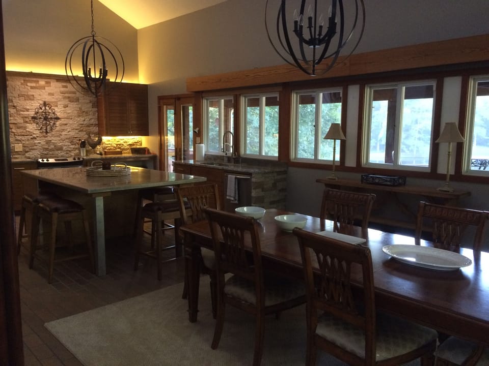 Kitchen & Dining over looking the Lake