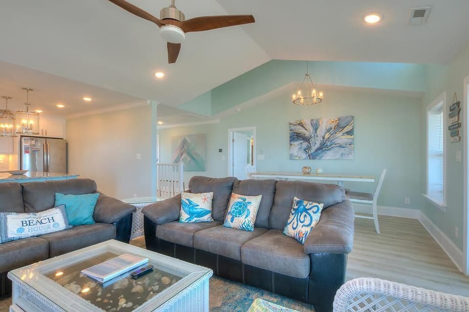 Living Room 
GW 5.22.23