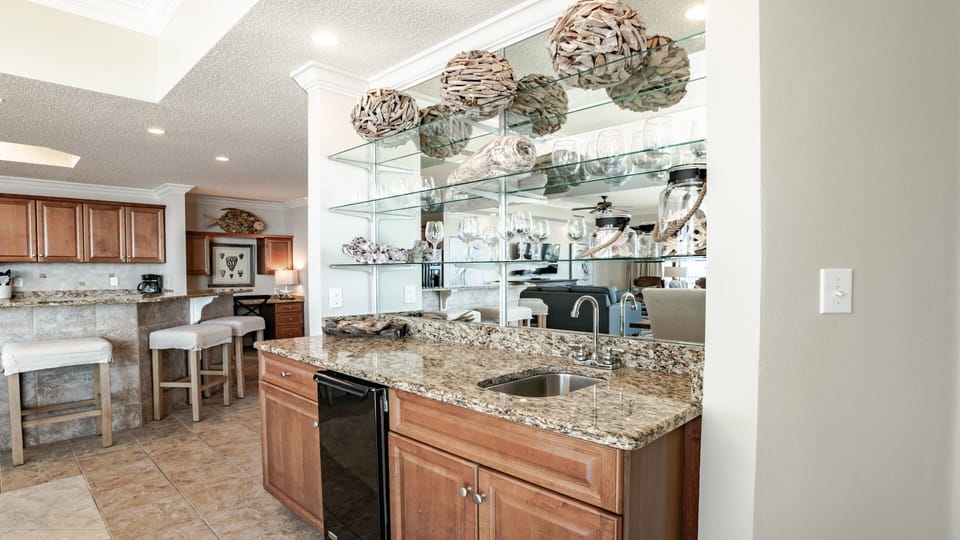 Phoenix West 209 Wet bar with Ice maker