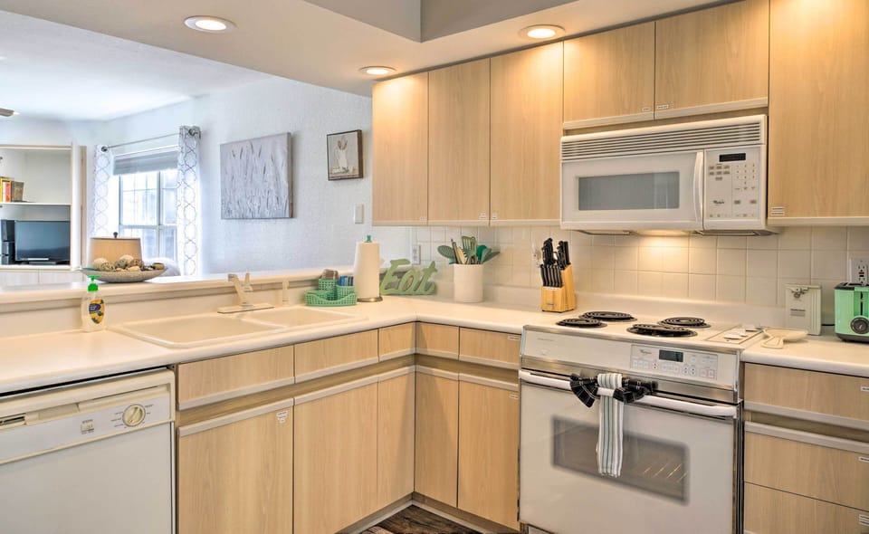 Kitchen | Fully Equipped | Cooking Basics | Toaster