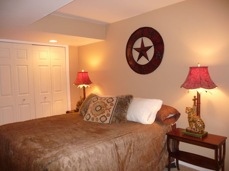 lrg 4th bedroom suite with closet and sofa