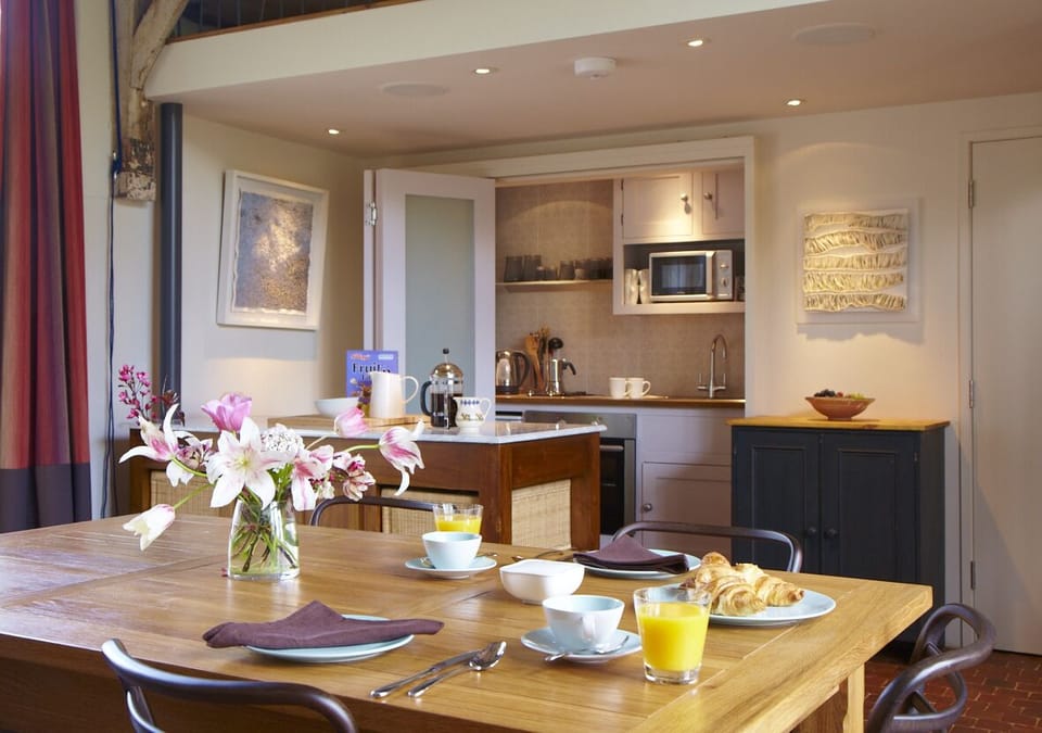 Kitchen and dining table