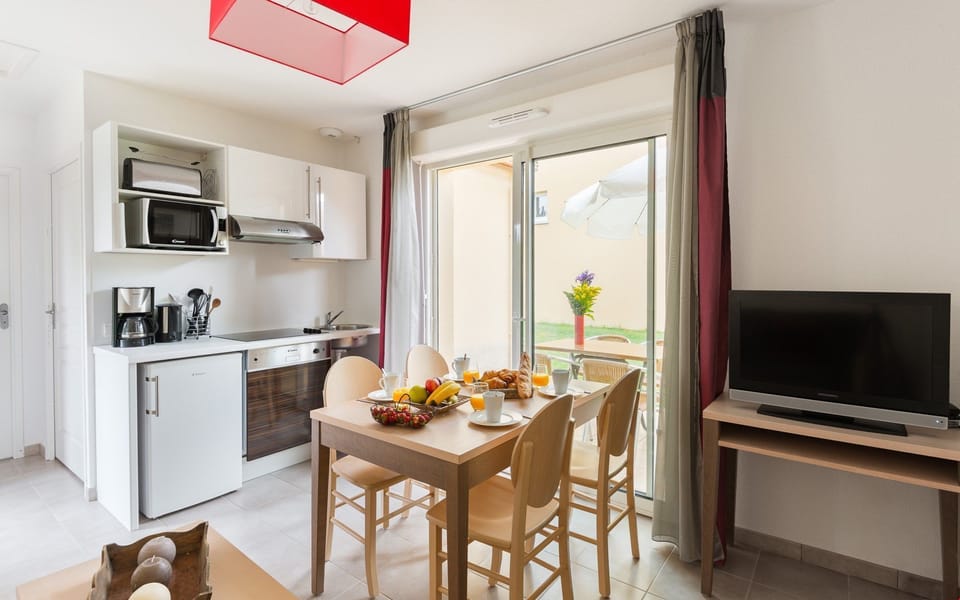 Make a quick meal in the kitchenette.
