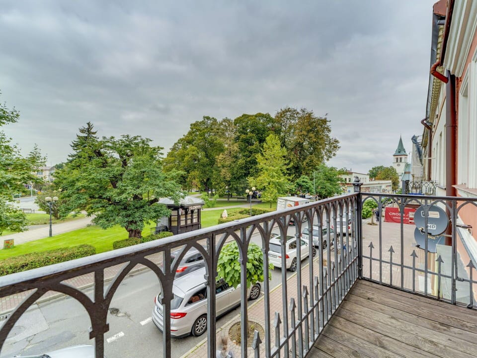 Balcony, Baluster, Handrail, Fence, Porch