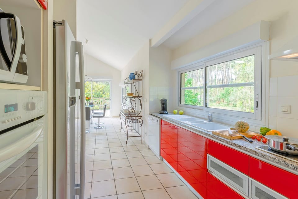 Make a delicious meal in the kitchen.