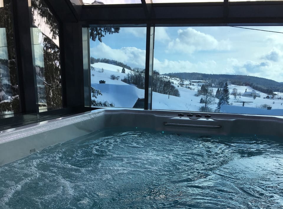 Indoor spa tub