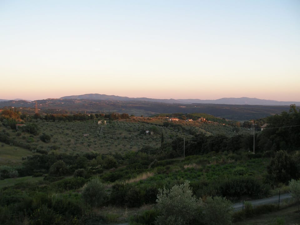 Serra Destri, 3-room apt. in country house, pool, panoramic, view to sea, relax Apartment in Tuscany