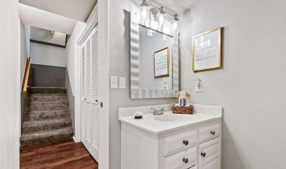 Lower Level Full Bath. 