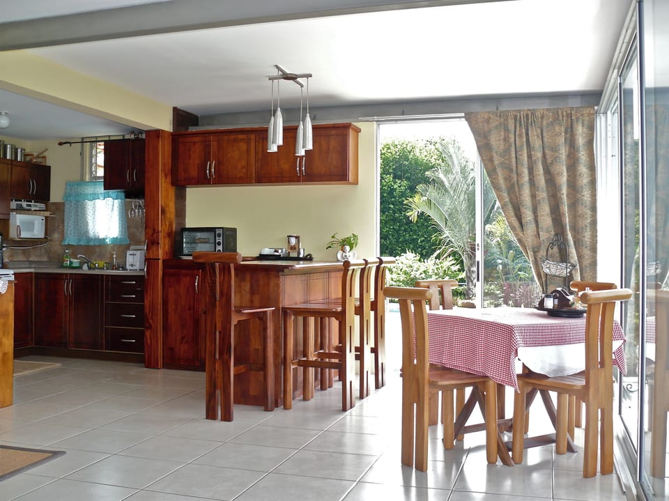 Full kitchen with everything you need plus a Grill. 