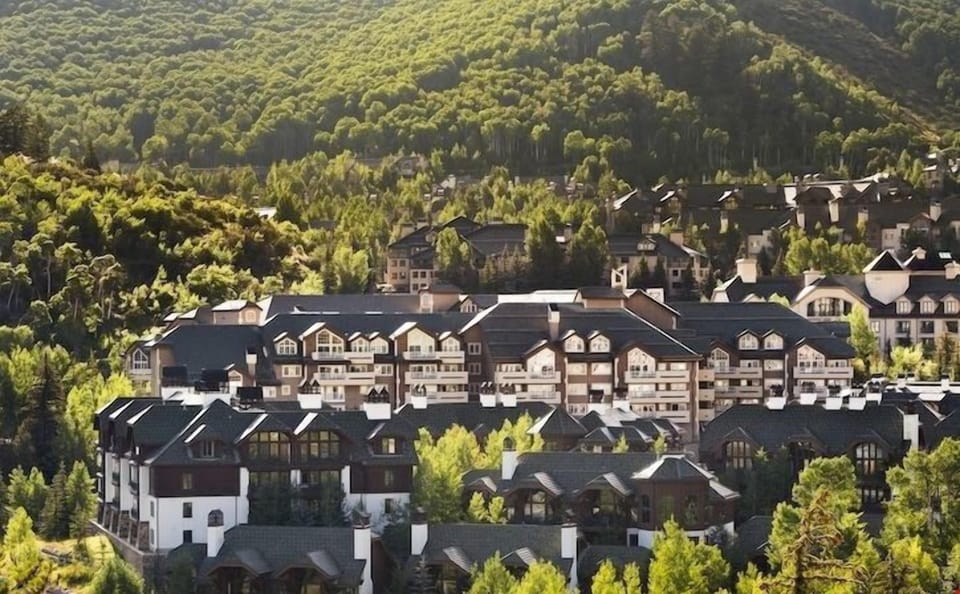 Guests will also enjoy European-style, village-to-village skiing between Arrowhead, Bachelor Gulch and Beaver Creek villages.